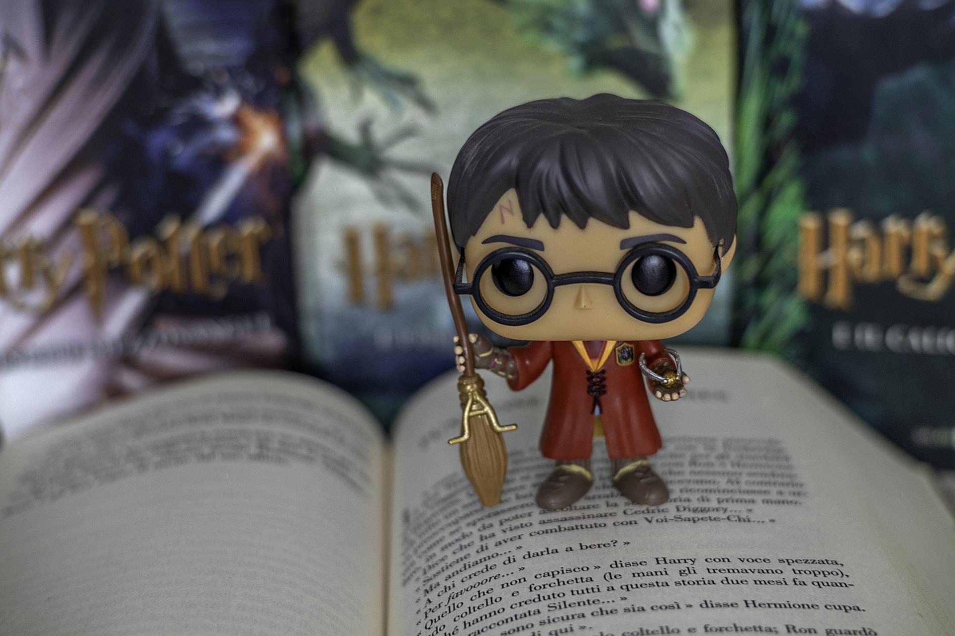 Harry Potter: tutti i libri in ordine di lettura + 14 bonus per i fan 